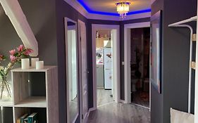 Best-Preis Ferienwohnung mit Netflix, Self-Check-In, eBike Ladestation im Fahrradraum, WLAN - direkt am Elberadweg im Herzen von Wittenberge